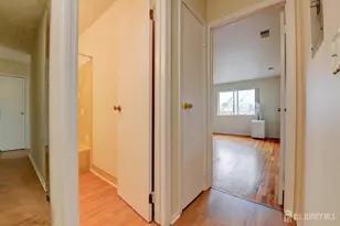 6 College Dr, Edison, NJ 08817 - Photo 16