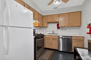 726 Waterford Dr, Edison, NJ 08817 - Photo 4