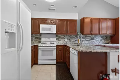 48 Winthrop Road #C, Monroe Township, NJ 08831 - Photo 4