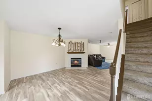 25 Colleen Ct, South Brunswick Township, NJ 08824 - Photo 4