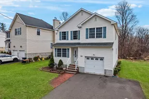 320 Hazelwood Pl, Piscataway Township, NJ 08854 - Photo 2