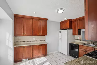 204 Hampshire Court, Piscataway Township, NJ 08854 - Photo 8