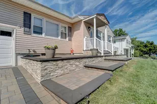 17 Thelma Ct, Colonia, NJ 07067 - Photo 4