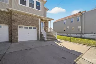 532 Hartford St, Perth Amboy, NJ 08861 - Photo 2