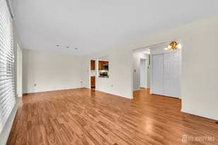 10 Yorkshire Dr, Monroe Township, NJ 08831 - Photo 4