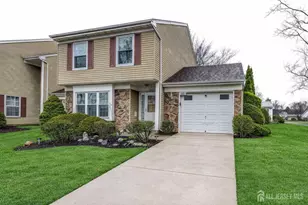 376 Stirling Dr, Monroe Township, NJ 08831 - Photo 2