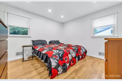 396 S 7th Avenue S, Highland Park, NJ 08904 - Photo 16