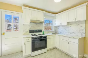 537 Alice Pl, Woodbridge Township, NJ 07095 - Photo 6