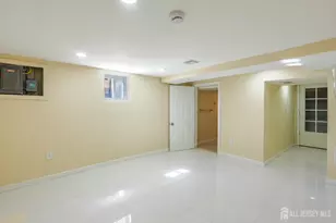 537 Alice Pl, Woodbridge Township, NJ 07095 - Photo 8