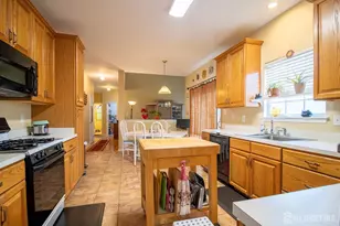 10 Sequoia Dr, South Brunswick Township, NJ 08810 - Photo 12