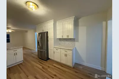 126 N Lakeside Drive N, Piscataway Township, NJ 08854 - Photo 2