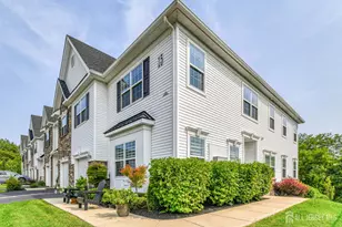 1529 Paxton Ln, Monroe Township, NJ 08831 - Photo 2