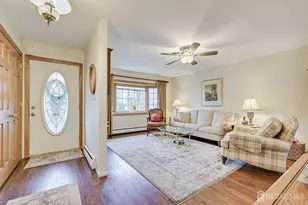 8 Adelphi Ct, Edison, NJ 08837 - Photo 4