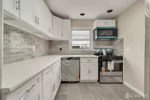 254 E George Pl, Iselin, NJ 08830 - Photo 4