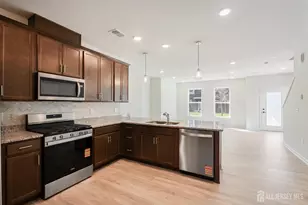 628 Sadie Cir, New Brunswick, NJ 08901 - Photo 14