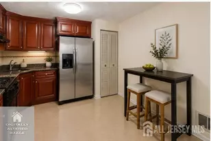 258 Kempsey Dr, North Brunswick Township, NJ 08902 - Photo 4