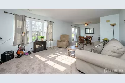 127 Chaucer Road, Mount Laurel, NJ 08054 - Photo 4