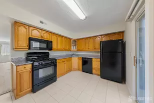 1807 Muriel Ct, South Brunswick Township, NJ 08540 - Photo 4