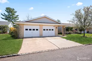 701 Croydon Rd, Monroe Township, NJ 08831 - Photo 2