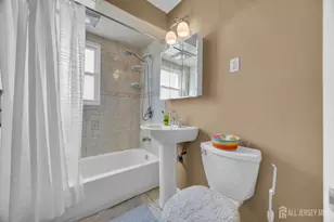 17 Hillcrest Ave, Edison, NJ 08817 - Photo 8