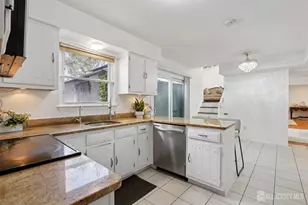 12 Mackenzie Ln, Plainsboro Township, NJ 08536 - Photo 16