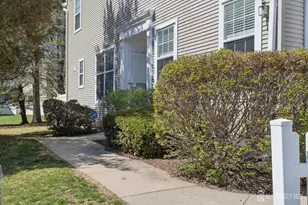 701 Dahlia Cir, South Brunswick Township, NJ 08810 - Photo 4