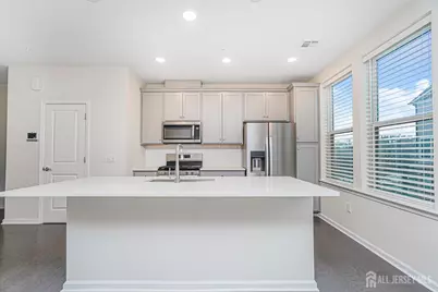 307 Peyton Place, New Brunswick, NJ 08901 - Photo 12