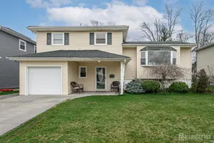 20 Hollywood Dr, Woodbridge Township, NJ 07095 - Photo 1