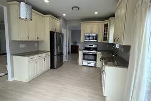 276 Morning Glory Dr, Monroe Township, NJ 08831 - Photo 10