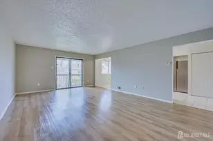 1607 Edison Glen Terrace, Edison, NJ 08837 - Photo 4