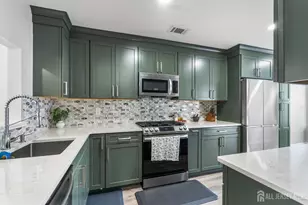 110 Castle Pointe Blvd, Piscataway Township, NJ 08854 - Photo 6