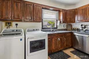 41 Pinetree Dr, Sayreville, NJ 08859 - Photo 10