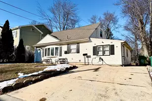 41 Pinetree Dr, Sayreville, NJ 08859 - Photo 2