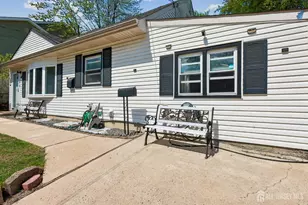 41 Pinetree Dr, Sayreville, NJ 08859 - Photo 2