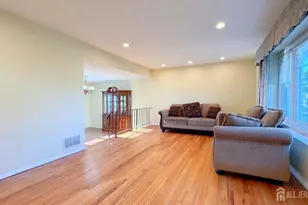 9 Stratford Cir, Edison, NJ 08820 - Photo 10