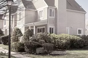 132 Longacre Ct, Middlesex, NJ 08844 - Photo 1