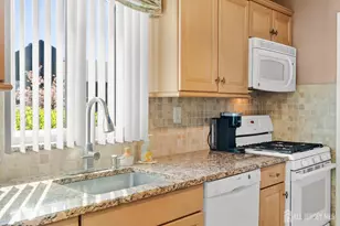 106 Westgate Dr, Edison, NJ 08820 - Photo 16