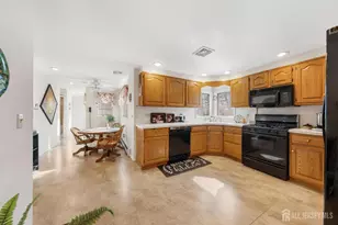 932 Beatrice Pkwy, Edison, NJ 08820 - Photo 8
