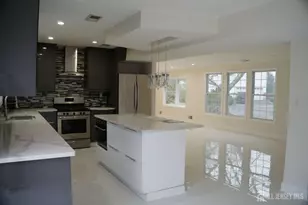 8 Stephenville Pkwy, Edison, NJ 08820 - Photo 2