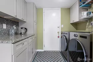 524 Westgate Dr, Edison, NJ 08820 - Photo 12