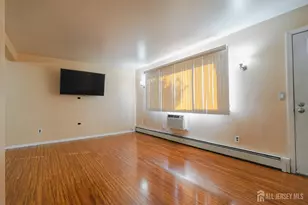 733 Cricket Ln, Woodbridge Township, NJ 07095 - Photo 4