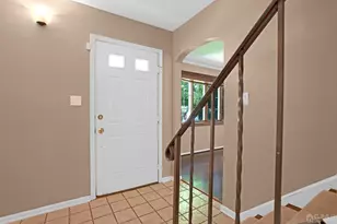 8 Farrington St, Edison, NJ 08820 - Photo 6