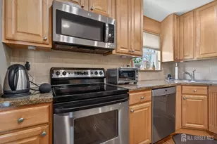 39 Canterbury Rd, East Brunswick Township, NJ 08816 - Photo 4