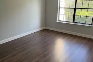 1008 Hidden Village Dr, Perth Amboy, NJ 08861 - Photo 8