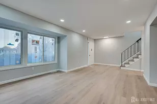 203 Canterbury Ct, East Windsor Township, NJ 08520 - Photo 4