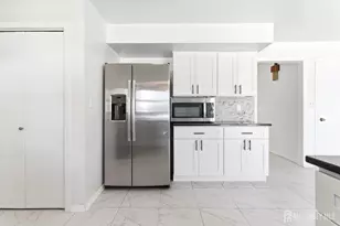 7 Oberlin Ct, Edison, NJ 08820 - Photo 16