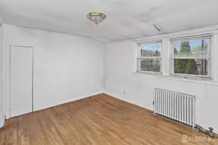 35 Melbourne Ct, Woodbridge Township, NJ 07095 - Photo 22