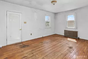 35 Melbourne Ct, Woodbridge Township, NJ 07095 - Photo 8