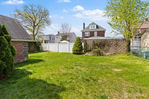 35 Melbourne Ct, Woodbridge Township, NJ 07095 - Photo 32