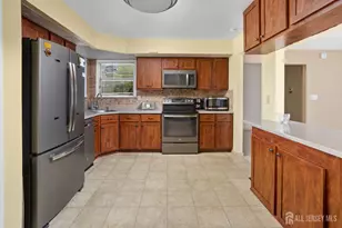 173 Concordia Cir, Monroe Township, NJ 08831 - Photo 14